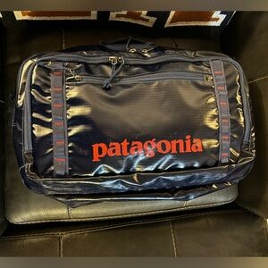 Patagonia Black Hole MLC 26l travel backpack